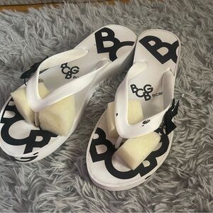 BCBGirls Signature Small Heel/Wedge Flip Flops sz 8.5